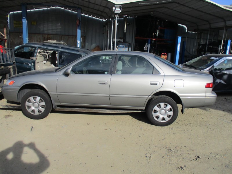1998 toyota camry le gold package #2