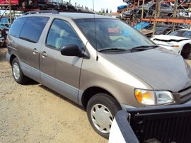 1998 TOYOTA SIENNA COLOR-GOLD STK# Z10093