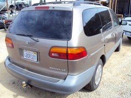 1998 TOYOTA SIENNA COLOR-GOLD STK# Z10093