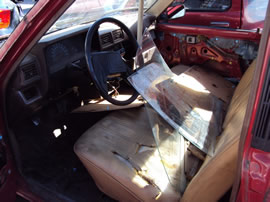 1985 TOYOTA PICK UP TRUCK REGULAR CAB STANDARD MODEL 2.4L CARBURETOR MT 4 SPEED 2WD COLOR RED Z14634