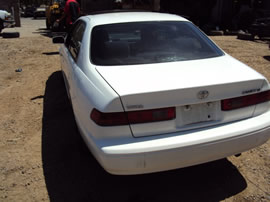 1998 TOYOTA CAMRY 4 DOOR SEDAN LE MODEL 2.2L AT FWD COLOR WHITE Z14695