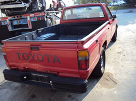 1987 TOYOTA PICK UP TRUCK REGULAR CAB STANDARD MODEL 2.4L CARBURETOR MT 5 SPEED 2WD COLOR RED Z13489