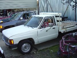 1986 TOYOTA TRUCK FLAT BED 2.4L EFI AT 2WD COLOR WHITE